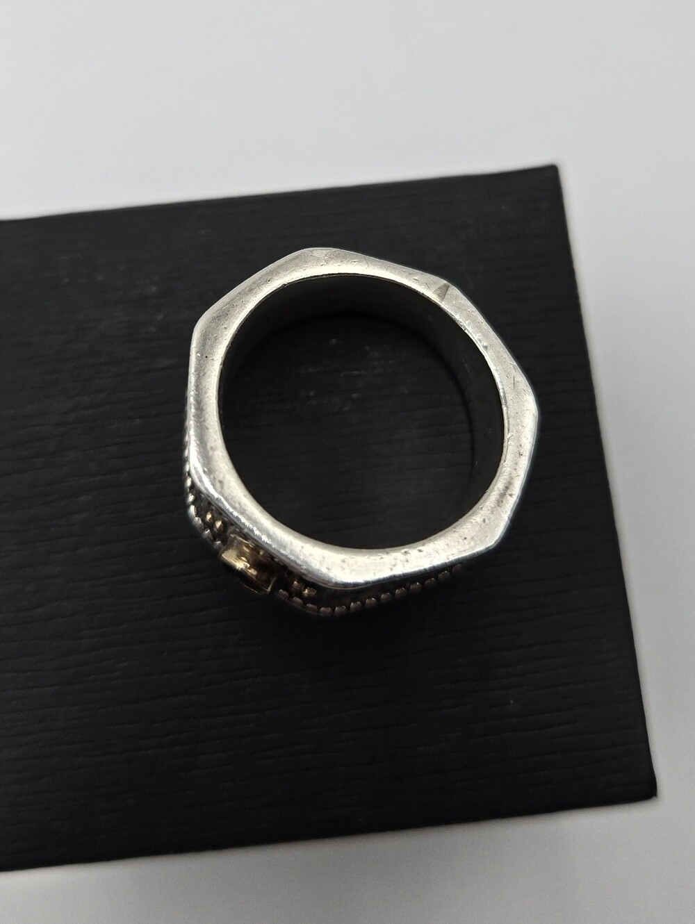 Gerochristo Sterling & 18k Wide Tapered Band Ring With Garnet Size 6.5 - Picture 4 of 6